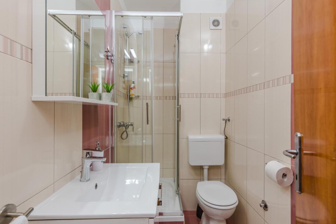 Neva Room With Private Bathroom ซาดาร์ ภายนอก รูปภาพ