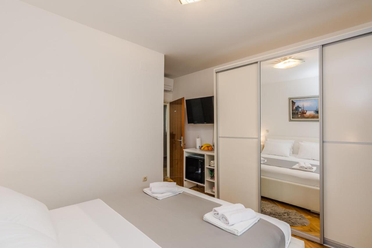 Neva Room With Private Bathroom ซาดาร์ ภายนอก รูปภาพ