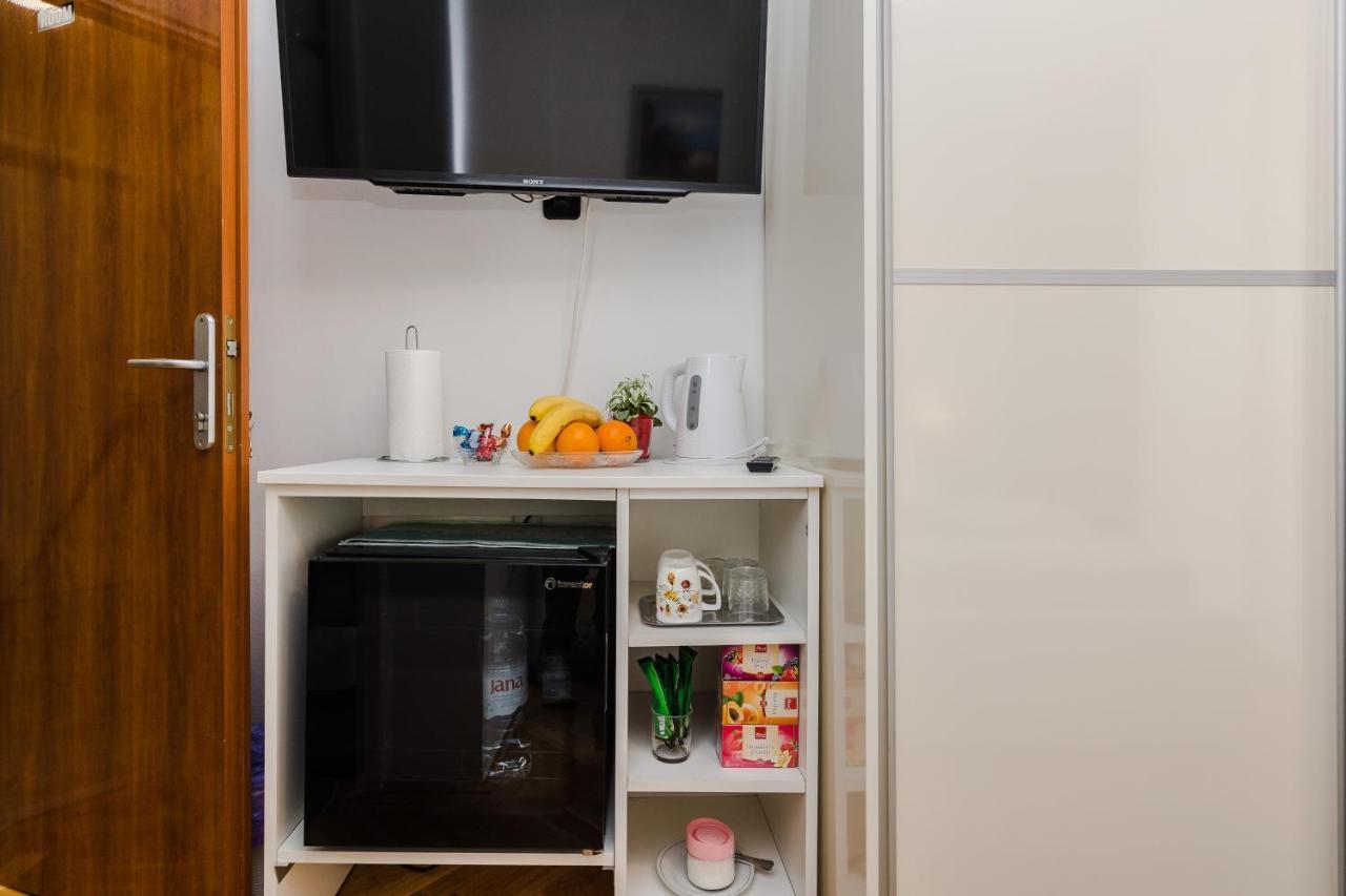 Neva Room With Private Bathroom ซาดาร์ ภายนอก รูปภาพ