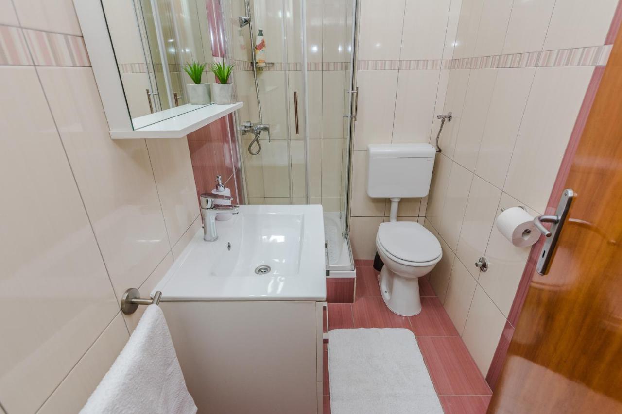 Neva Room With Private Bathroom ซาดาร์ ภายนอก รูปภาพ