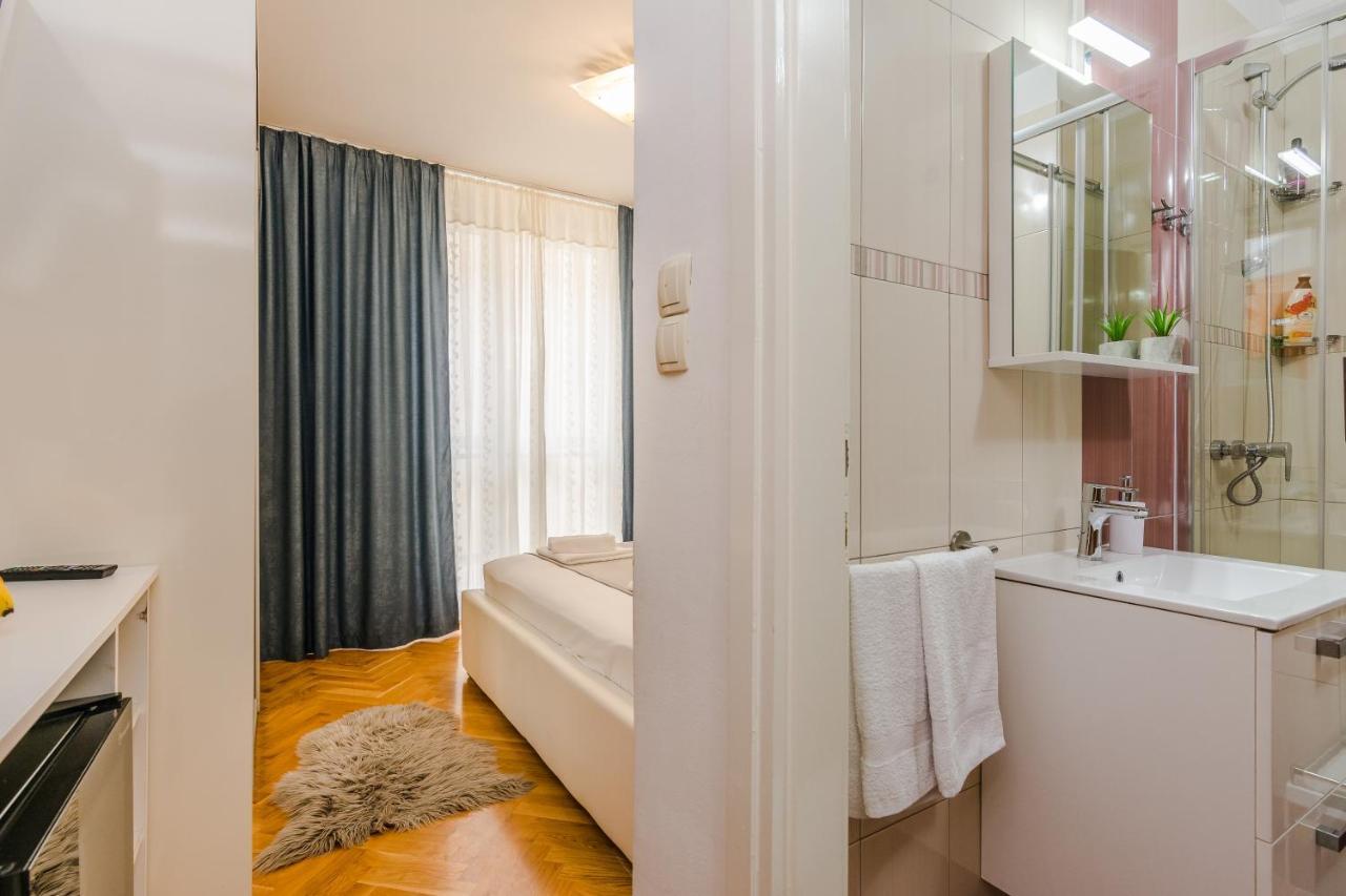 Neva Room With Private Bathroom ซาดาร์ ภายนอก รูปภาพ